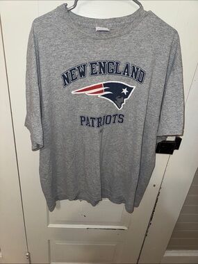 Reebok NFL XL Y2K New England Patriots Grey Logo Tee